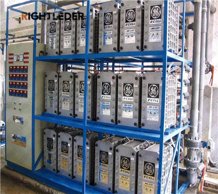 Apparecchiature solari fotovoltaiche ad acqua ultra pura