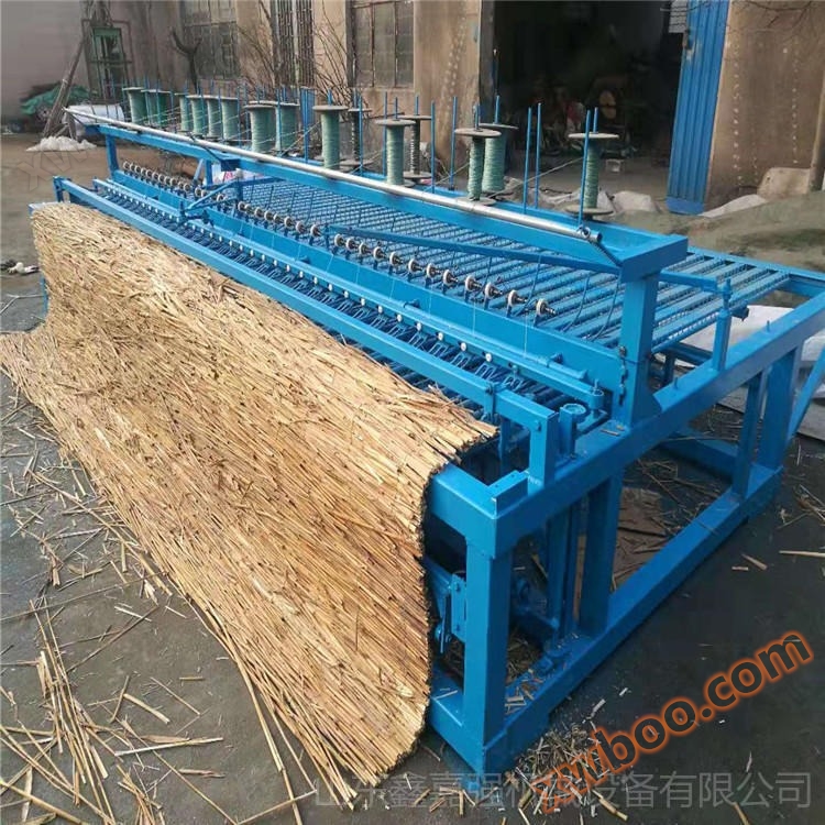 1.5-meter-wide electric straw curtain machine, Xinjiaqiang automatic edge cutting new belt straw processing straw tarpaulin machine