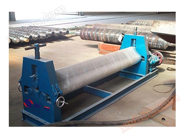 Mașină semi-automată cu trei role