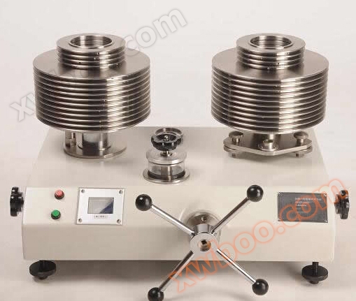 Main and auxiliary piston type pressure gauges